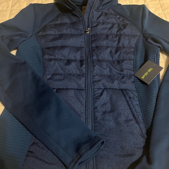New with tag, Women’s XS Petite, Tek Gear, hooded jacket with thumb holes. - Picture 3 of 6